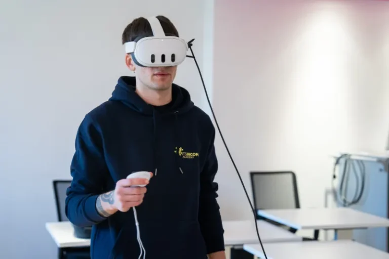 Studenti del corso AR/VR game developer in laboratorio