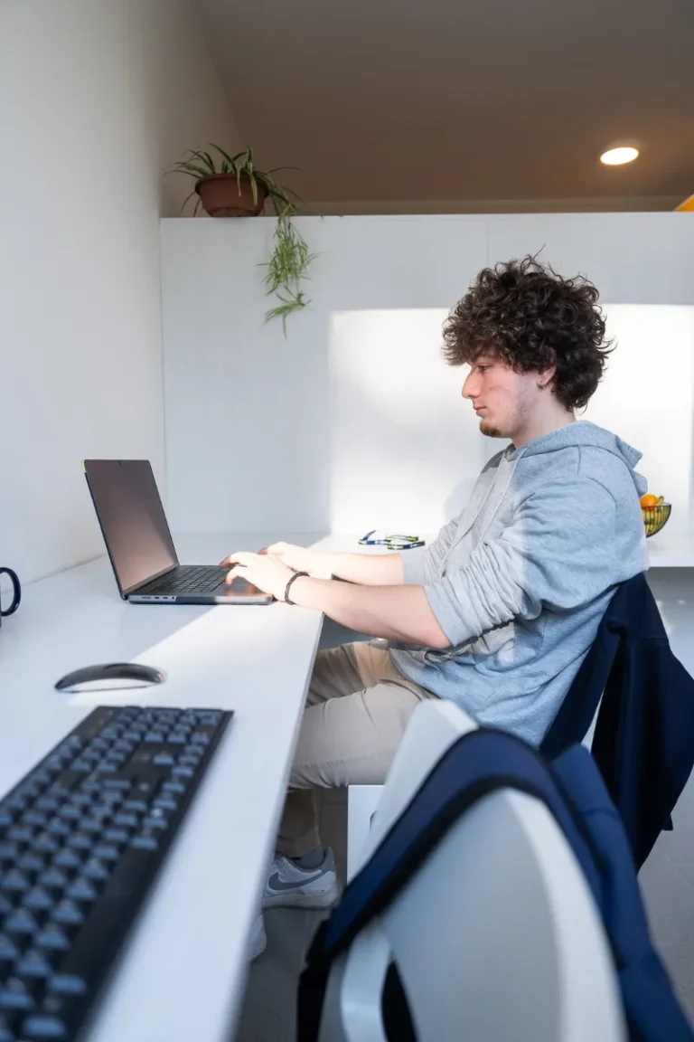 Studenti del corso Data Analyst in laboratorio